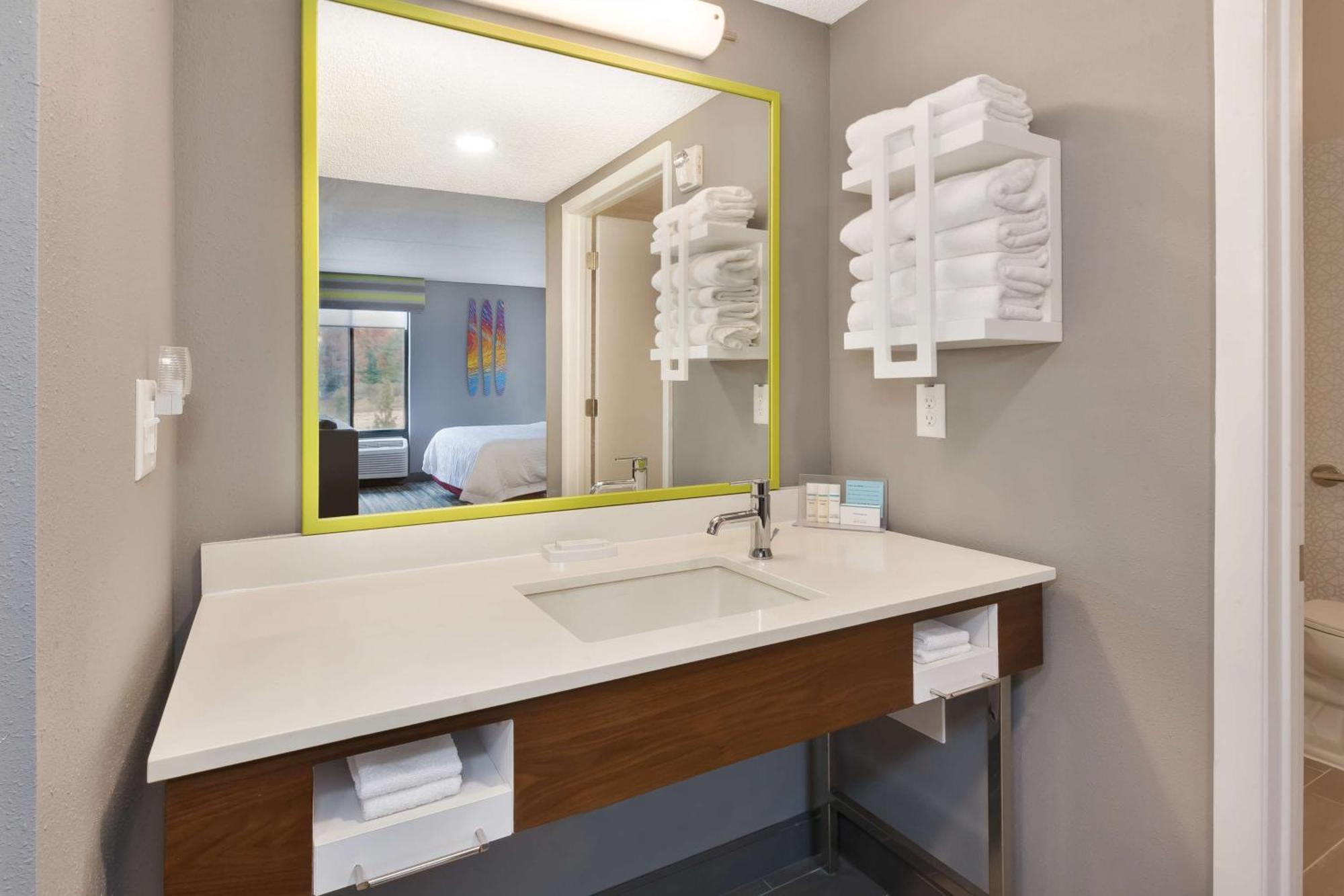 Hampton Inn Traverse Stadt Exterior foto