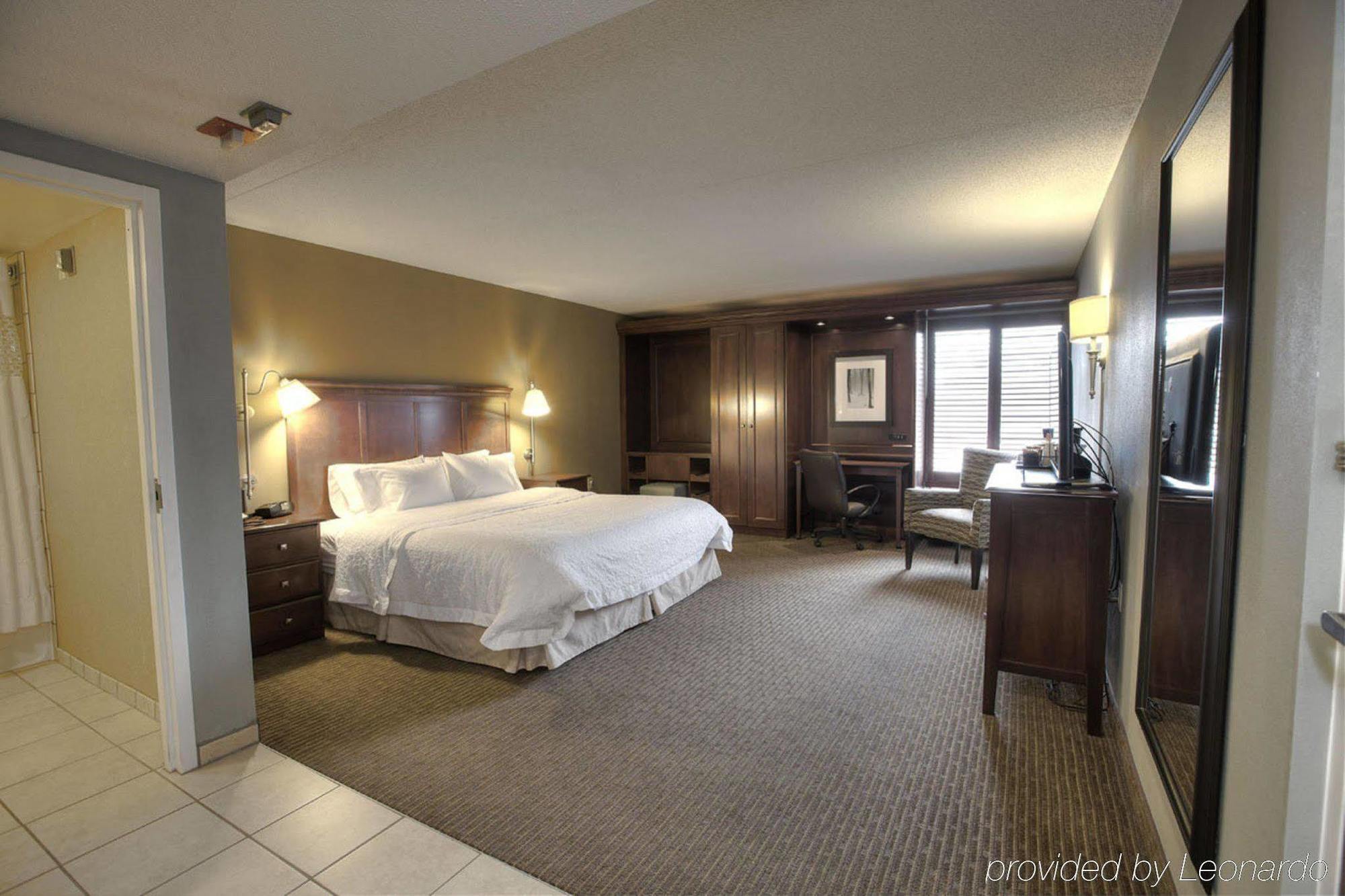 Hampton Inn Traverse Stadt Exterior foto