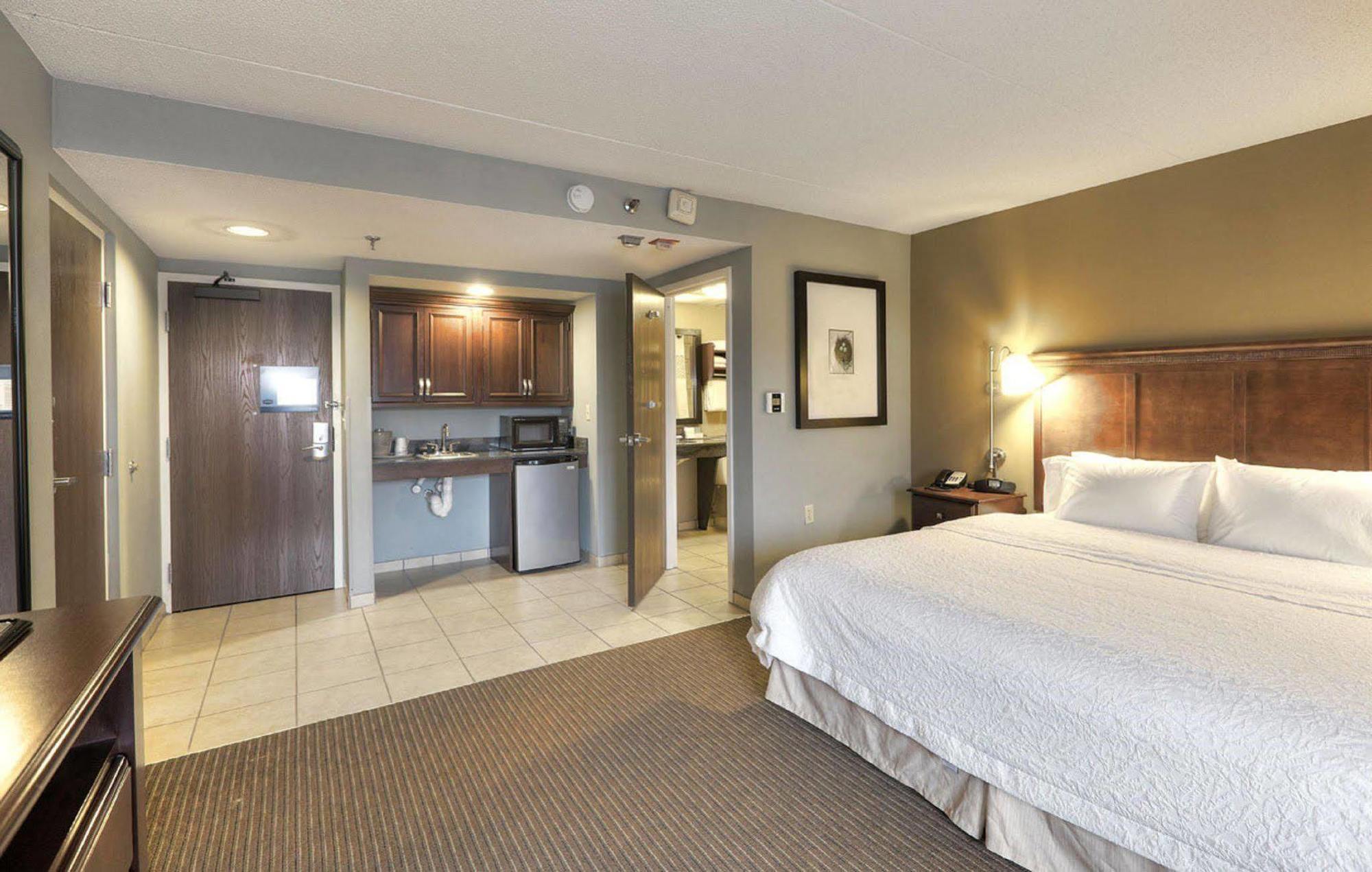 Hampton Inn Traverse Stadt Exterior foto